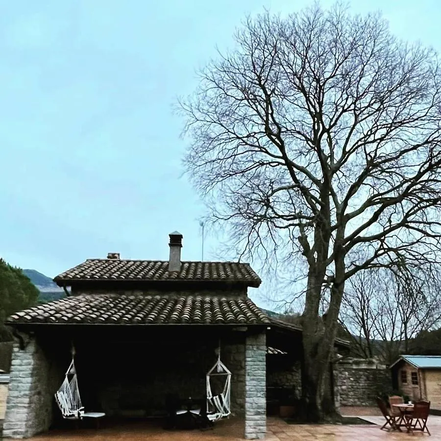 Chalet El Vilarot. La casa de piedra en la naturaleza. Gerona